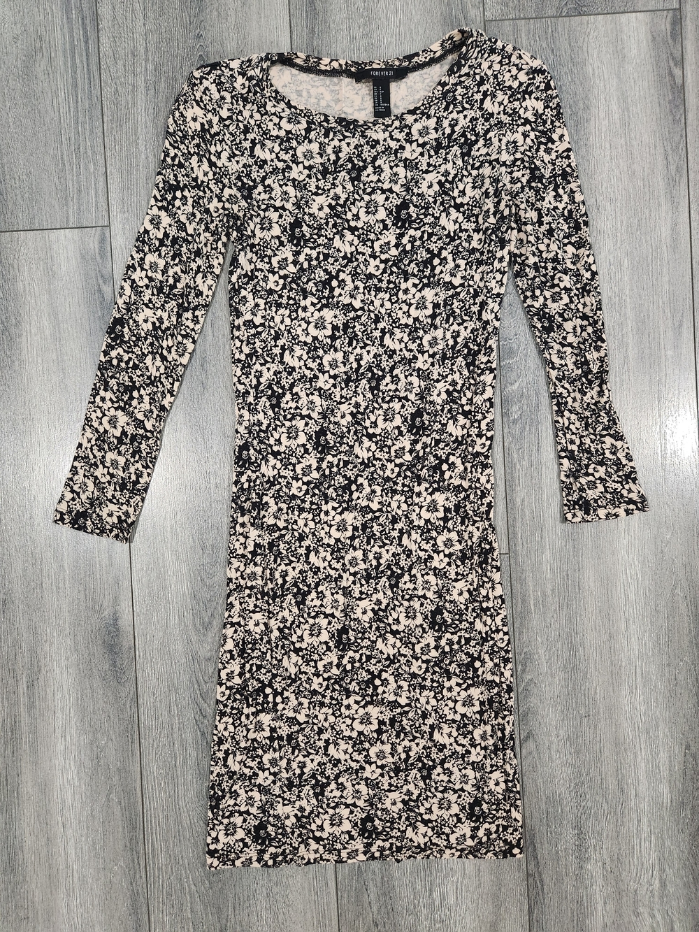 Forever 21 Black & Cream Floral Long Sleeve Midi Bodycon Dress
